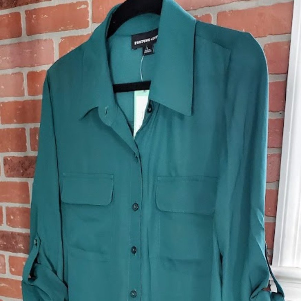 Fortune & Ivy Jade Green button up nylon blouse